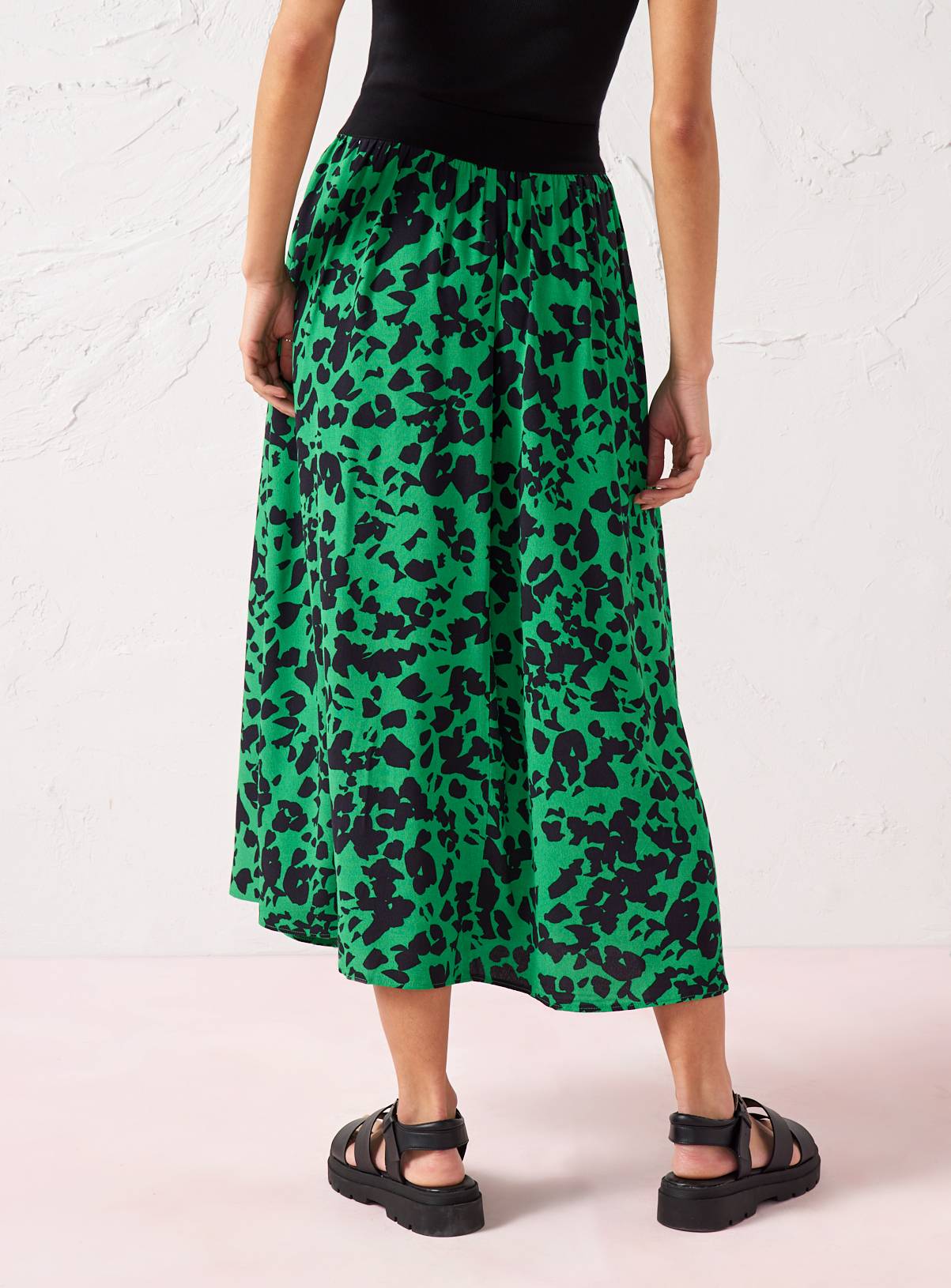 EVERBELLE Green Animal Print Maxi Skirt  6 - Image 4
